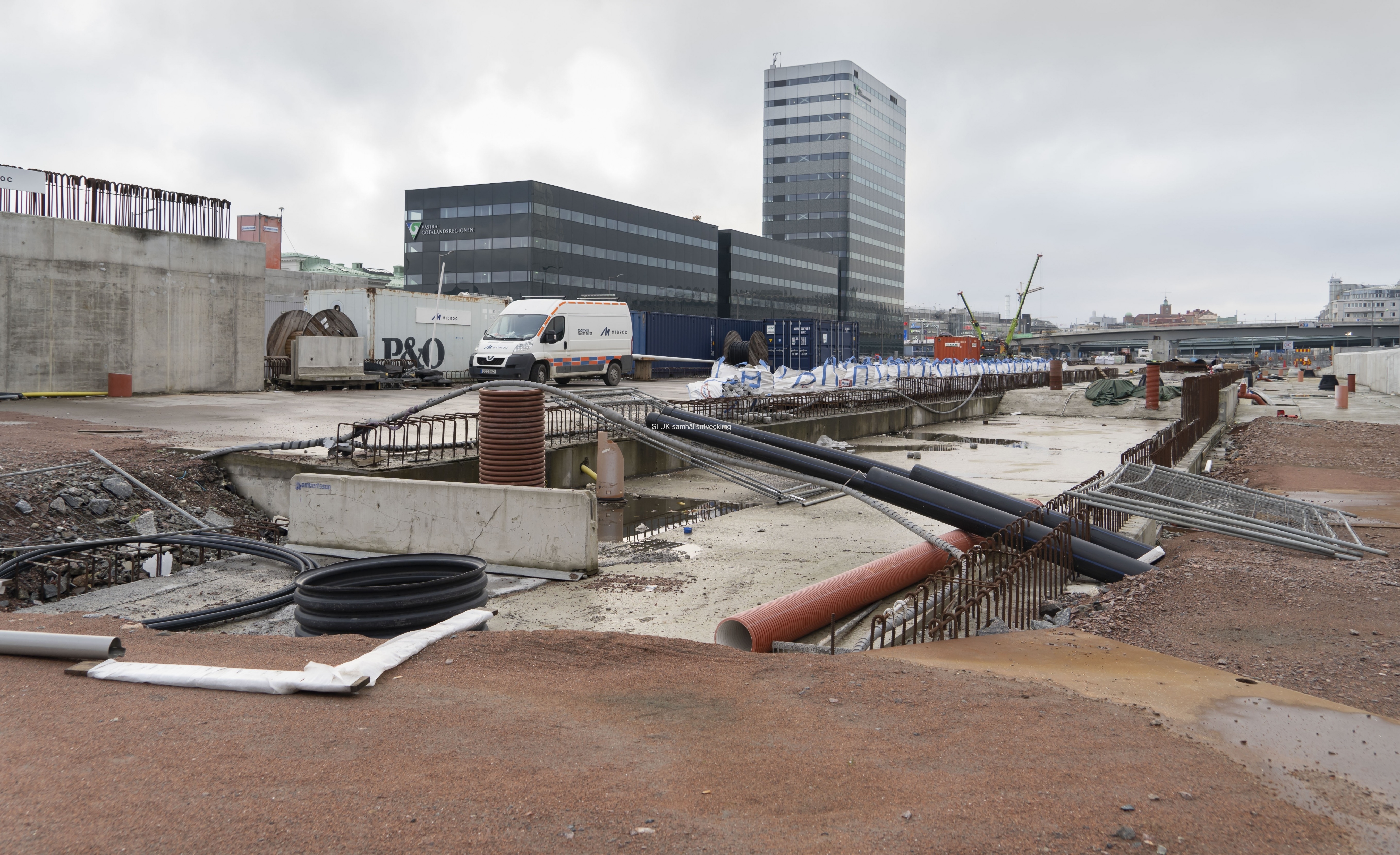 Hela Gullbergsvasstunneln kommer att vara klar och invigas under våren 2021. Ovanför tunneln kommer Göteborgs stad bygga fastigheter.