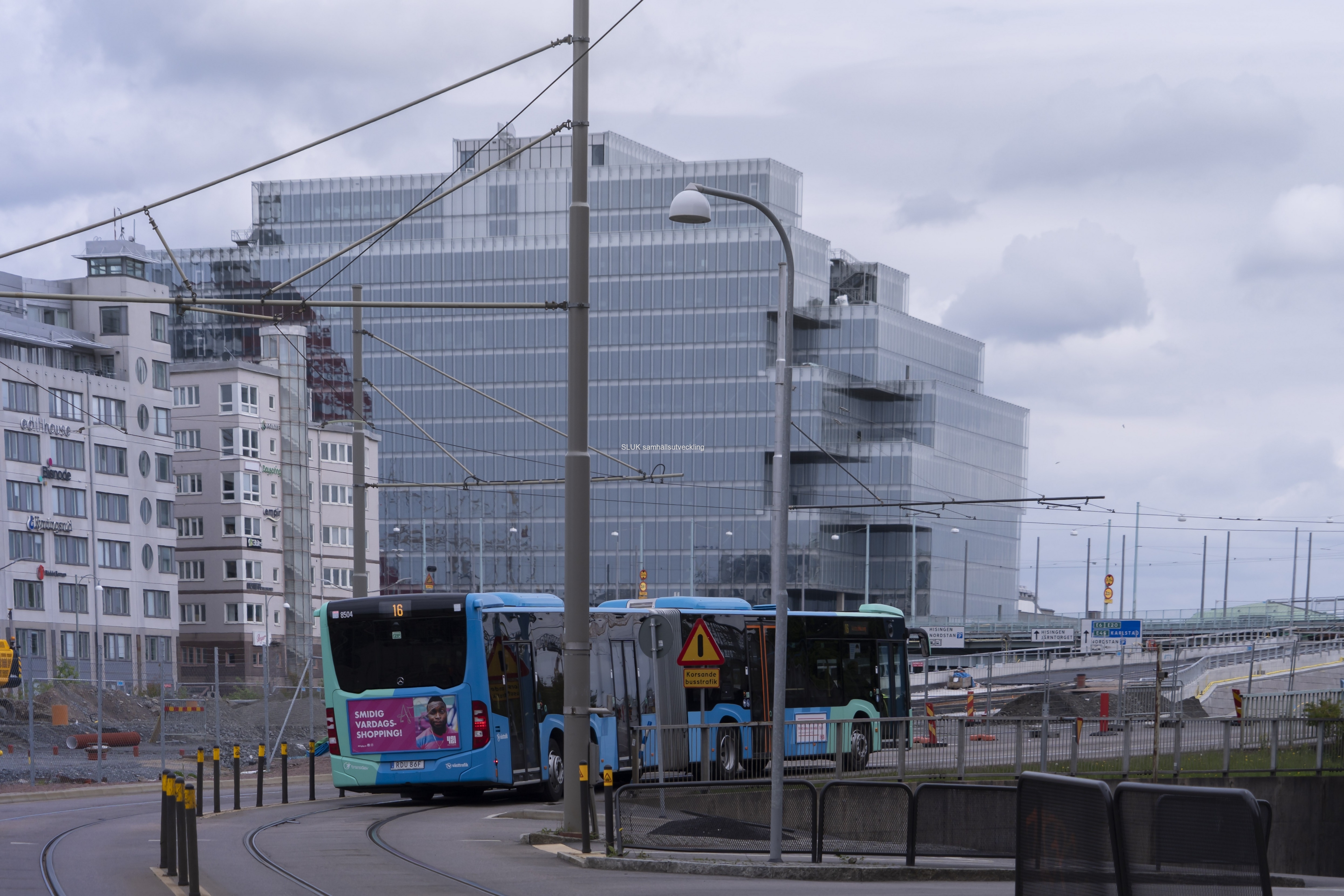 Bussen kör upp på Götaövbron från Nordstan.