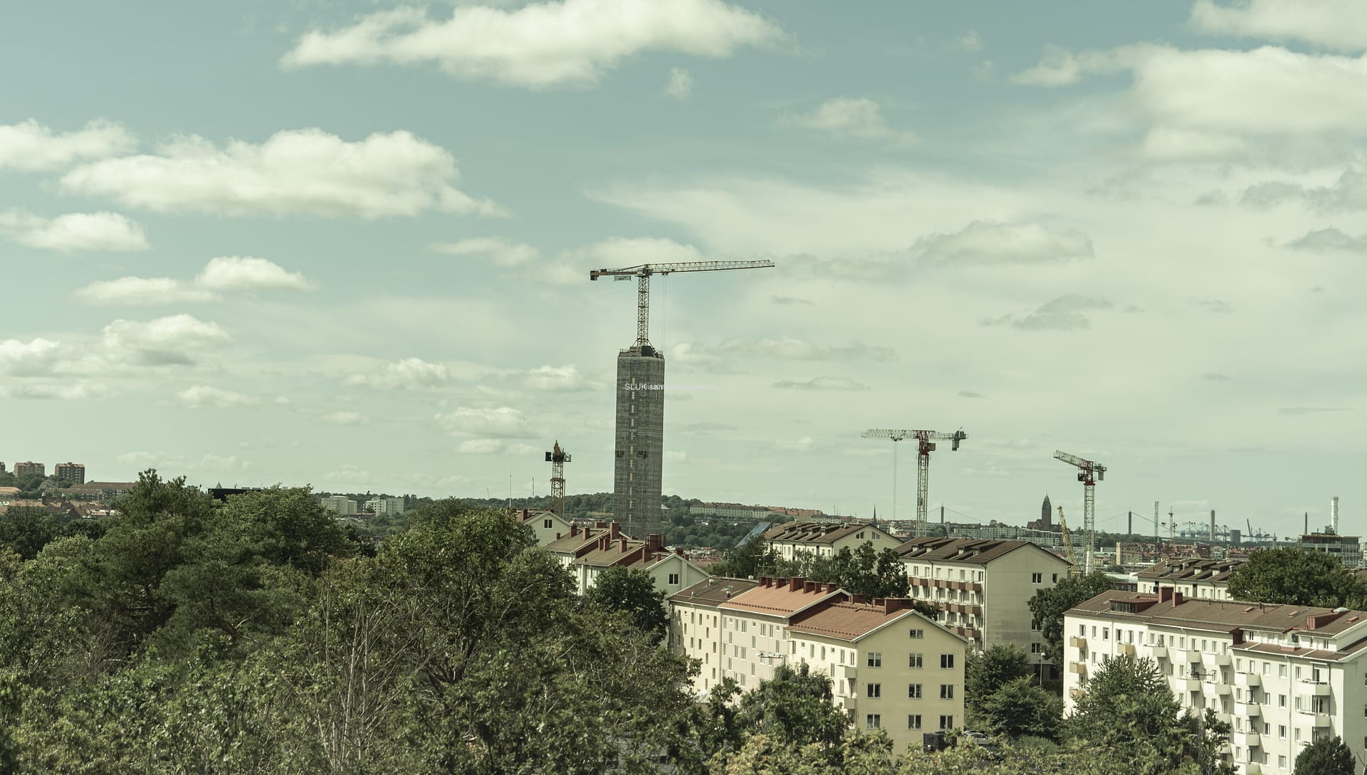 I bakgrunden syns det som kommer att bli Göteborgs högsta kontorshus.